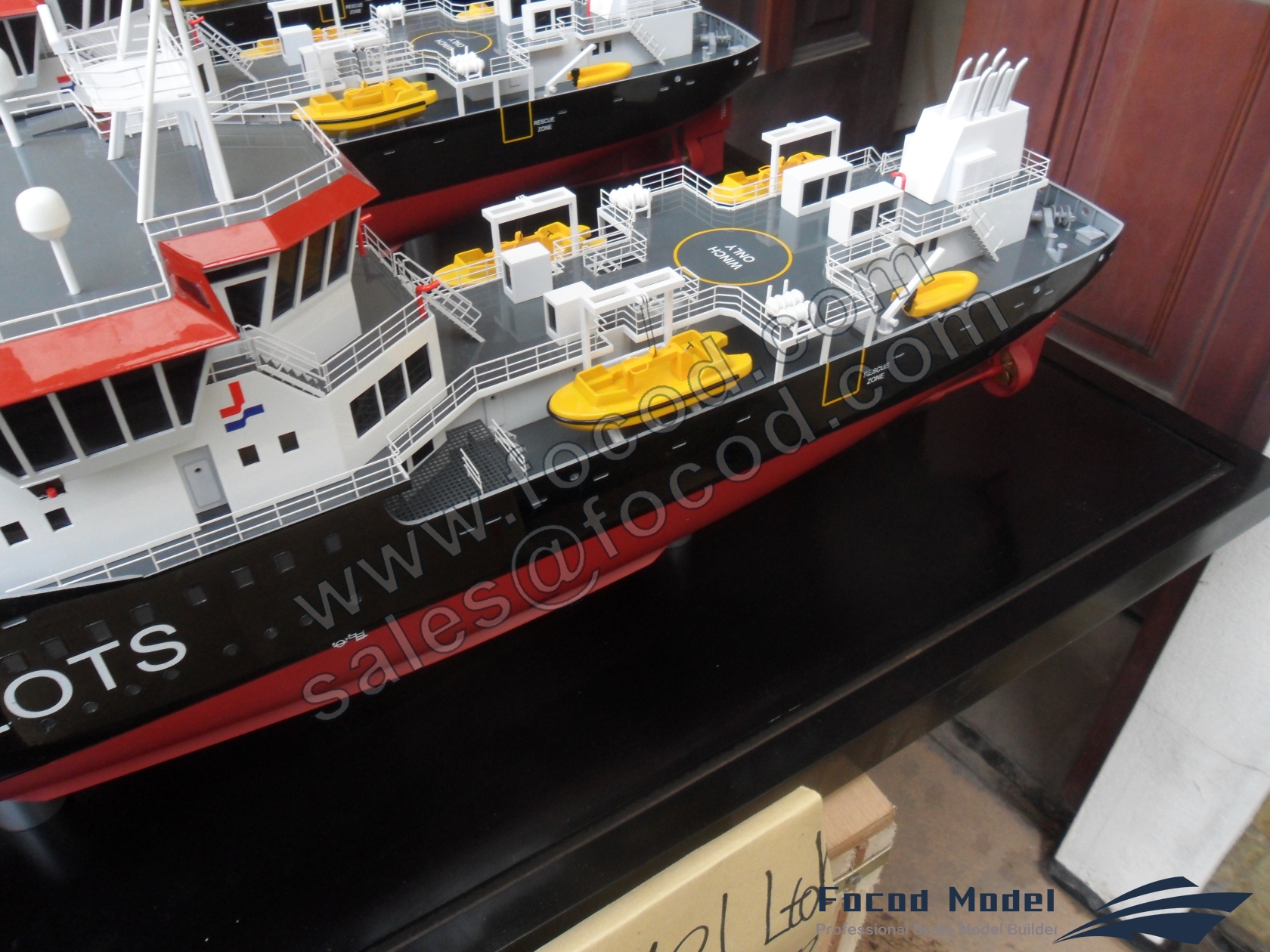 custom made model of 81.5米引航船